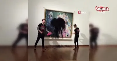 Avusturya’da iklim aktivistleri, ressam Klimt’in tablosuna siyah boya fırlattı | Video