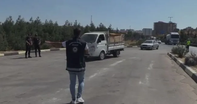 Türkiye’nin Huzuru operasyonu düzenlendi: 29 göçmen kaçakçısı yakalandı Türkiye’nin Huzuru operasyonu düzenlendi: 29 göçmen kaçakçısı yakalandı