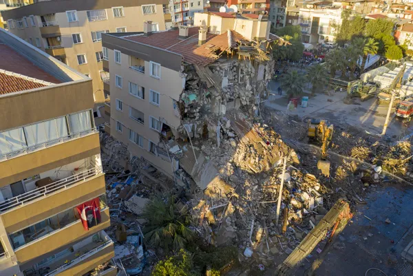 SON DAKİKA | İzmir depreminde yıkılmıştı... Depremde yerle bir olan Barış Sitesi hakkında çarpıcı gerçekler!