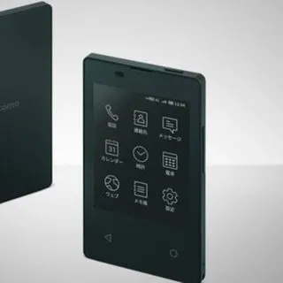 Japonya'da kredi kartı boyutunda telefon satışa çıkıyor