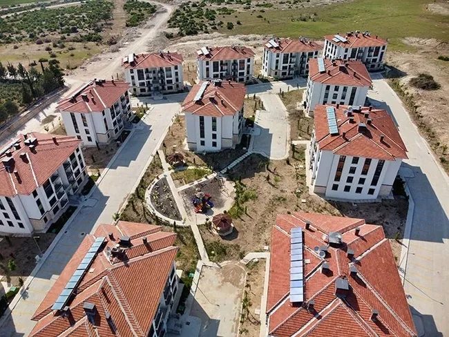 bakanliktan-afet-konutlari-paylasimi-milletimize-verdigimiz-sozun-ispati-2-yilda-455-bin-357-bagimsiz-bolum-te-1786212206378.jpeg