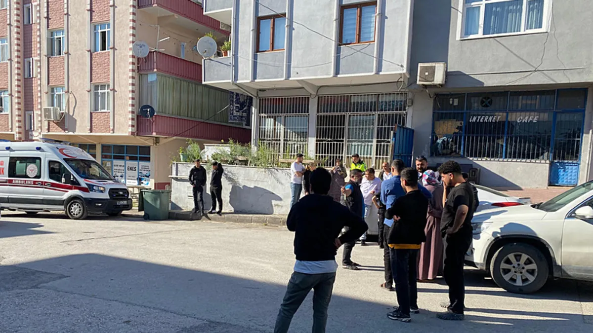 Servis minibüsü 7 yaşındaki çocuğa çarptı! Servis minibüsü 7 yaşındaki çocuğa çarptı!