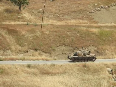 Tanklar üslerine geri dönüyor