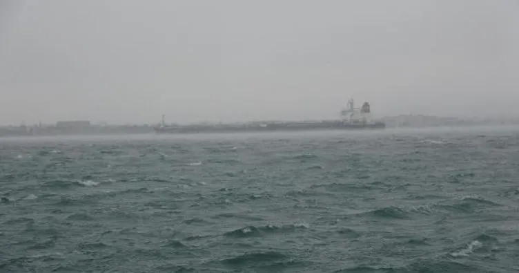 Çanakkale Boğazı’nda gemi trafiği çift yönlü durduruldu