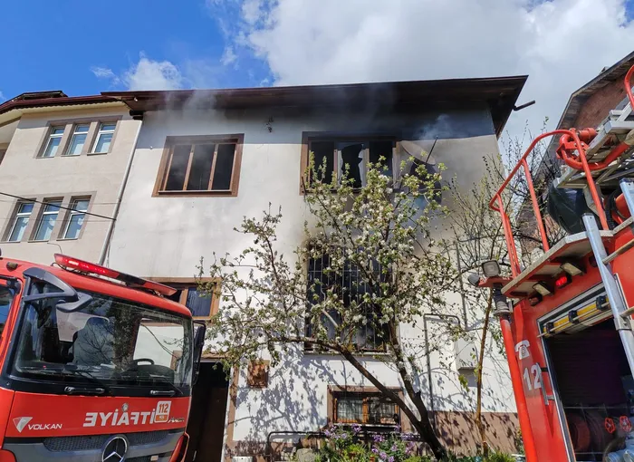 komsusunun-evindeki-yangina-mudahale-etmek-isteyen-kadin-5-gun-sonra-hastanede-oldu-1776413778350.jpg
