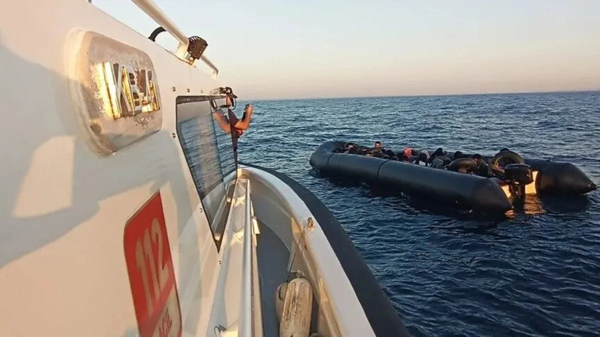 İzmir'de düzensiz göçmen operasyonu! 111 kişi yakalandı
