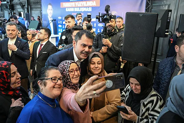 Murat Kurum annelere kreş sözü verdi, 'Sahipsiz sokak hayvanları sorununu çözeceğiz 'dedi