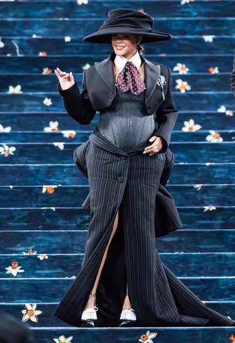 Rihanna 3. kez hamile! Met Gala’da karnı ilk kez görüntülendi...