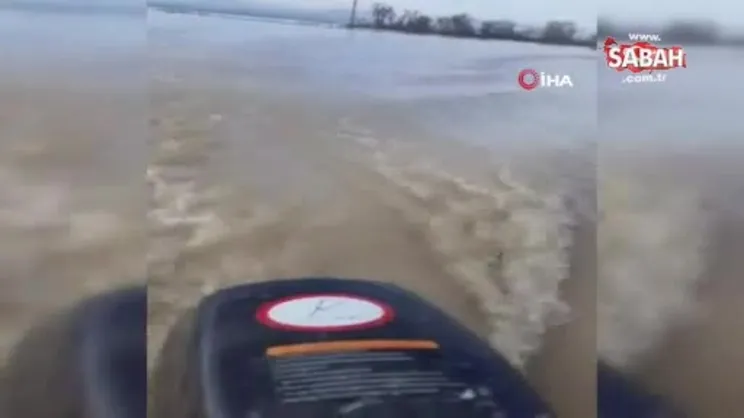 Meriç Nehri’nde taşkın alarmı: Köy halkı kayıkla geziyor | Video