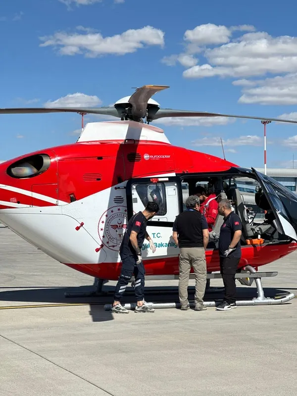 musta-yeni-dogan-bebek-icin-helikopter-ambulans-kalkti-1758561488972.jpg