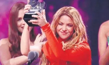 8 yıl hapsi istenen Shakira’ya ödül yağdı