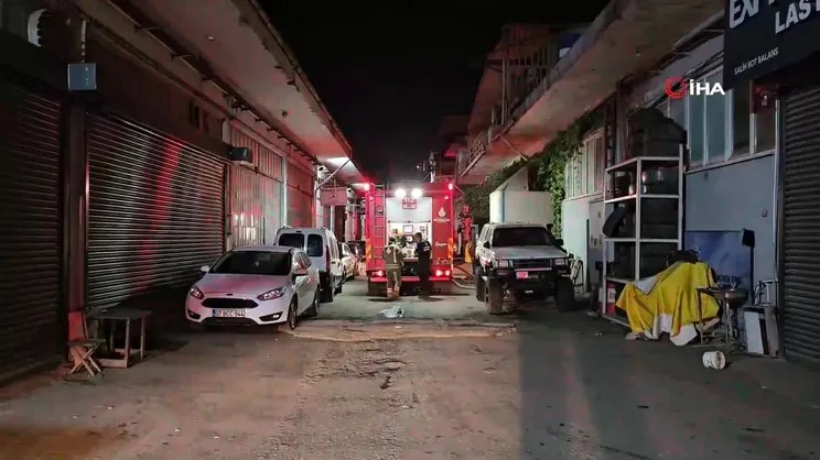 İstanbul Zeytinburnu'nda yangın! Atölye alevlere teslim oldu