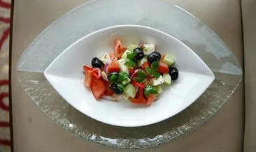 Yunan salatası nasıl yapılır? İşte en güzel Yunan salatası tarifi!