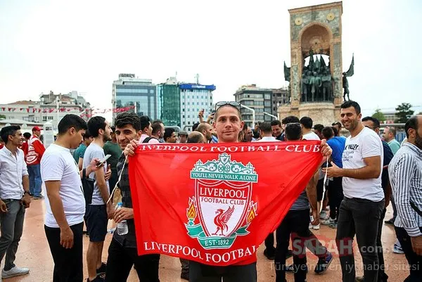 İstanbul karnaval alanına döndü! Chelsea ve Liverpool taraftarı maç saatini bekliyor