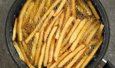 Patatesleri çıtır çıtır yapan yöntem! Kızartmadan önce bir çorba kaşığı eklerseniz…