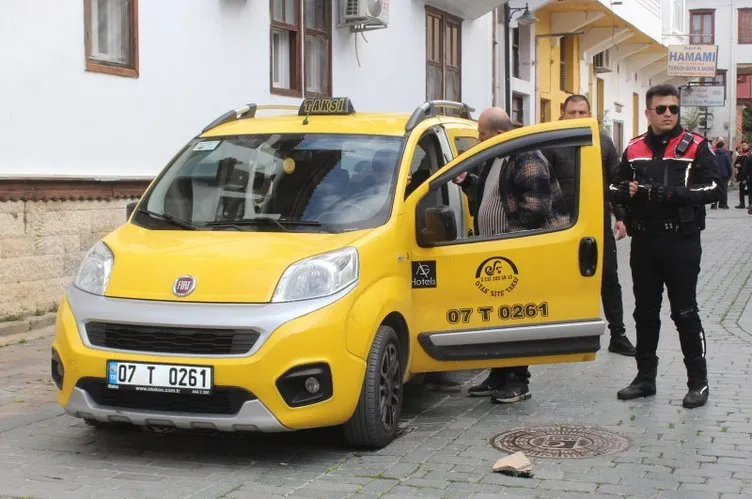 Antalya’da yol verme kavgası: Taksi şoförü kurşun yağdırdı!