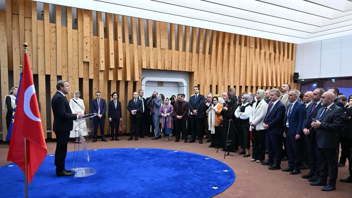 Emine Erdoğan’dan Fransa’daki ‘Türkiye Dokuma Atlası-Kumaşın Hafızası’ sergisine ilişkin paylaşım Emine Erdoğan’dan Fransa’daki ‘Türkiye Dokuma Atlası-Kumaşın Hafızası’ sergisine ilişkin paylaşım