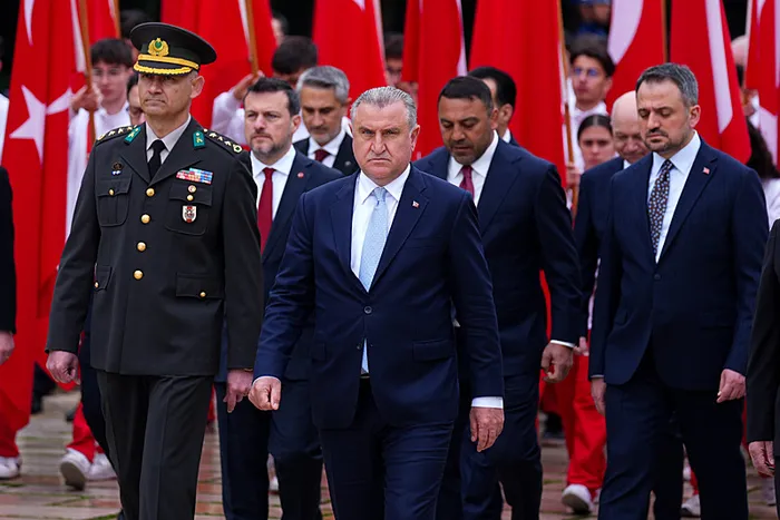 19-mayis-tum-yurtta-coskuyla-kutlaniyor-anitkabirde-toren-81-ilden-gencler-ve-milli-sporcular-geldi-1779175260725.jpg