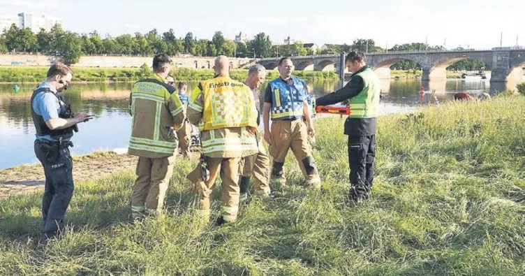 Yıldırım düştü 10 kişi yaralandı