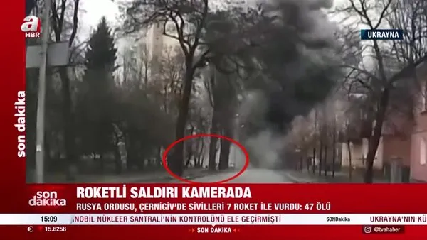 SON DAKİKA: Rusya, Çernigiv'de sivilleri roket ile vurdu! Roketli saldırı anı kamerada | Video
