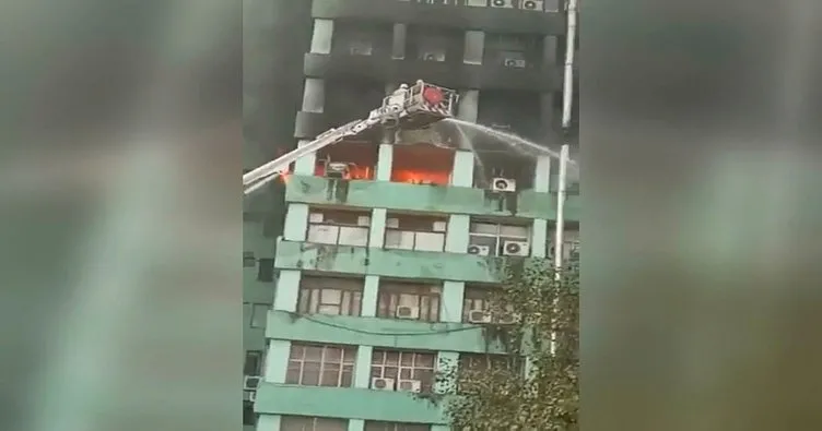 Hindistan’da bakanlık ofislerinin bulunduğu binada yangın