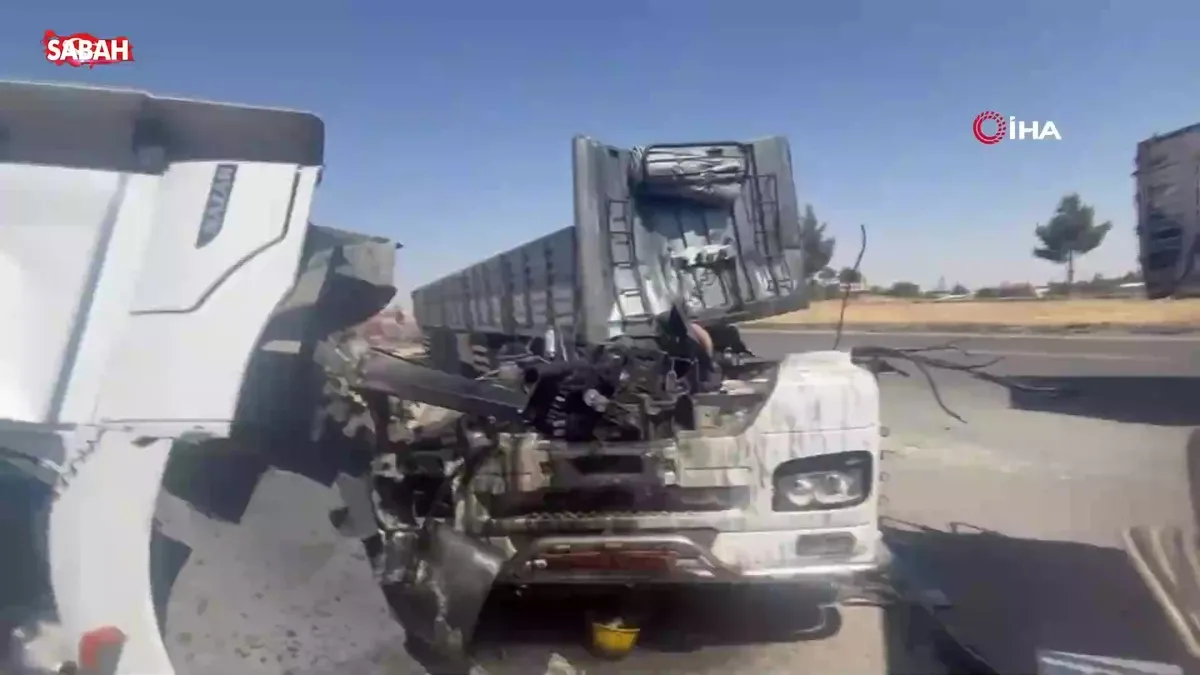 Viranşehir’deki ölümlü trafik kazasının güvenlik kamerası görüntüleri ortaya çıktı | Video videosunu izle Viranşehir’deki ölümlü trafik kazasının güvenlik kamerası görüntüleri ortaya çıktı | Video videosunu izle