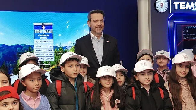 bakan-bayraktardan-dogal-gaz-ve-elektrik-aciklamasi-destegimiz-devam-edecek-1772206287447.jpg Bakan Bayraktar'dan doğal gaz ve elektrik açıklaması:
