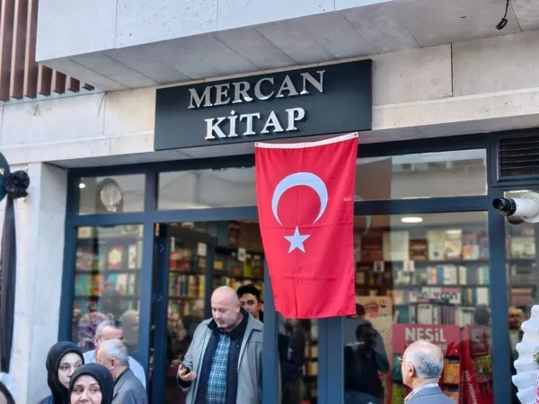 cagaloglu-kitapcilar-carsisi-hizmete-acildi-1763209483604.jpg