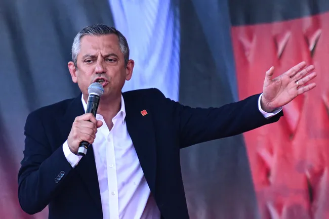 son-dakika-chp-paramparca-ozgur-ozel-yeni-parti-kuruyor-ankarada-5-katli-bir-binaya-baktilar-1757054378987.jpg SON DAKİKA… CHP'de kazan kaynıyor! Özgür Özel ile Ekrem İmamoğlu yeni parti kuruyor: Ankara’da 5 katlı bir binaya baktılar!