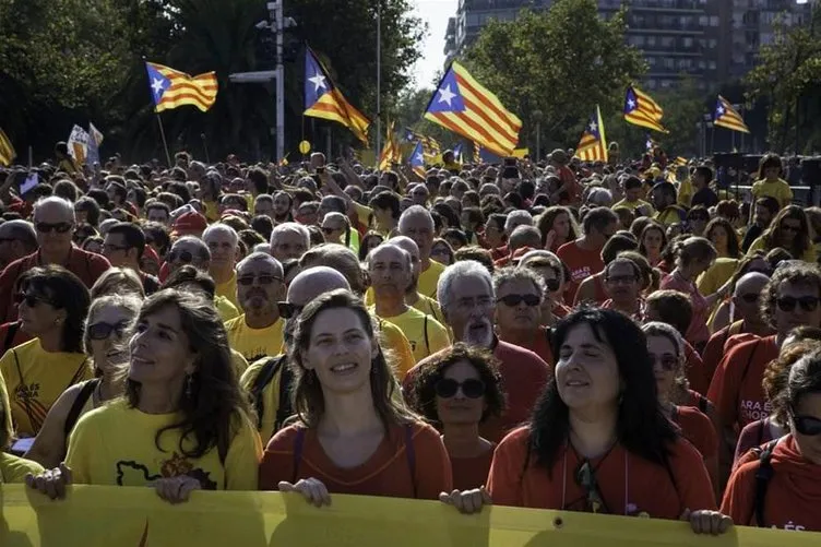 1 milyon Katalan bağımsızlık için yürüdü
