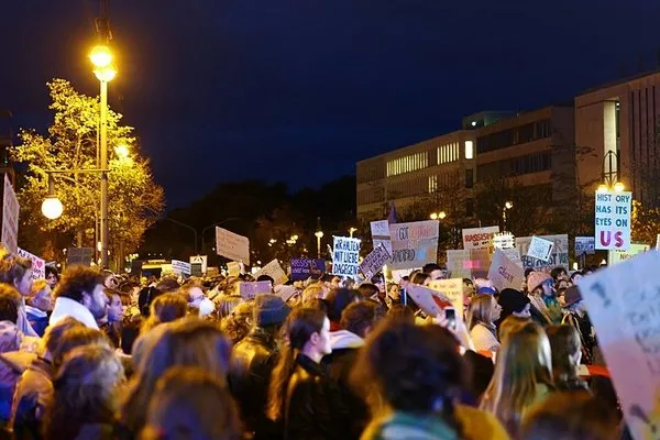 Protestolar geri adım attırdı! Almanya Başbakanı Merz: Onlarsız yapamayız