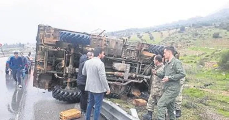 Hatay’da askeri araç devrildi!