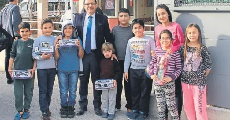 Adana’da polis çocuklarına jest