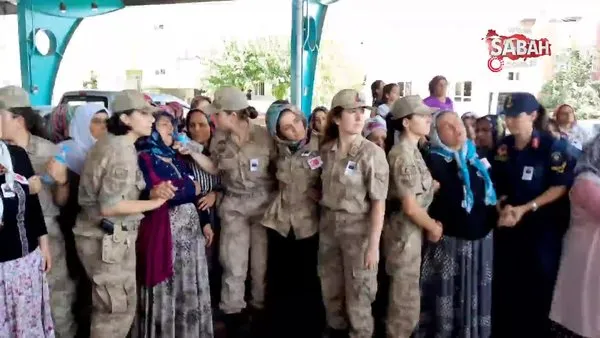 sehit uzman cavus ayhan yanik i esi uniformasi ile karsiladi