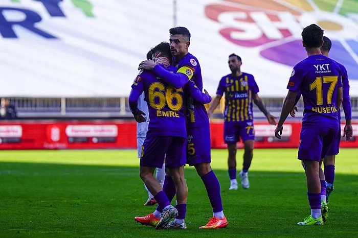 eyupspor-etimesgut-engelini-4-golle-gecerek-ziraat-turkiye-kupasinda-tur-atladi-1734438702481.jpeg