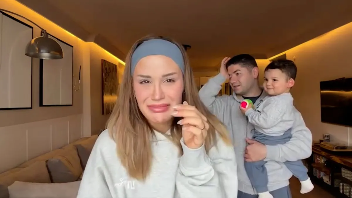 Atakan Özyurt’un ikinci kez baba olacağını öğrendiği duygusal anlar kamerada… Önce anlamadı, sonra donup kaldı! | Video videosunu izle Atakan Özyurt’un ikinci kez baba olacağını öğrendiği duygusal anlar kamerada… Önce anlamadı, sonra donup kaldı! | Video videosunu izle