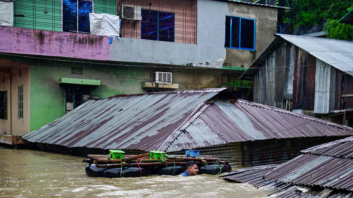 Bangladeş'te sel felaketinin ardından oluşan manzara