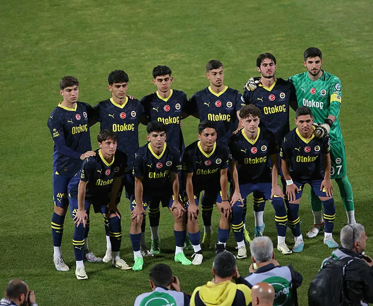 Son dakika haberi: Süper Kupa'da flaş anlar! Fenerbahçe, Galatasaray karşısında sahadan çekildi...