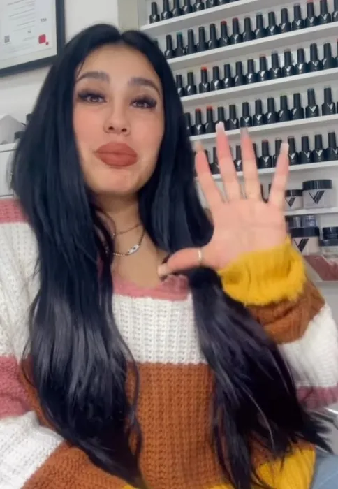 Tırnak tasarımcısı güzellik uğruna canından oldu! Asli Fernández’in geçirdiği operasyon duyanları şoke etti!