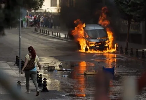Polis Taksim Meydanı’na girdi