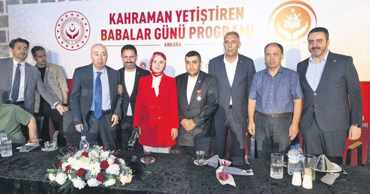 Kahramanları yetiştiren babalara vefa
