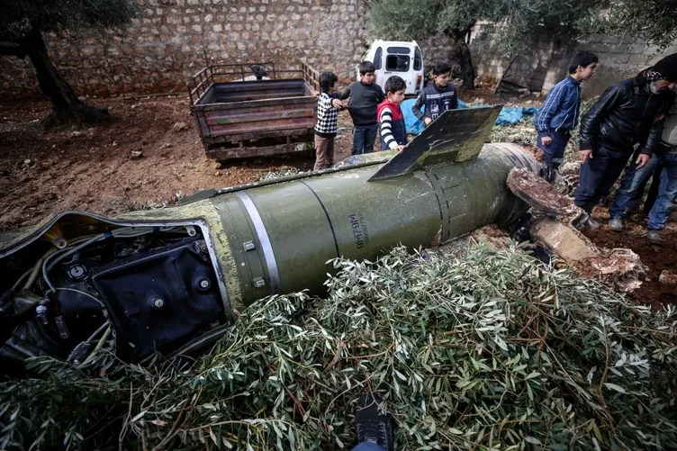 Esad rejimi İdlib'de bir okula saldırdı! Çok sayıda ölü var
