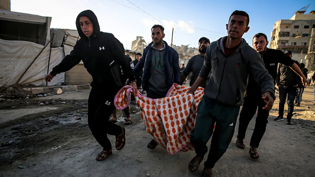 İsrail Gazze’de çadırları hedef aldı: 3 Filistinli öldü İsrail Gazze’de çadırları hedef aldı: 3 Filistinli öldü