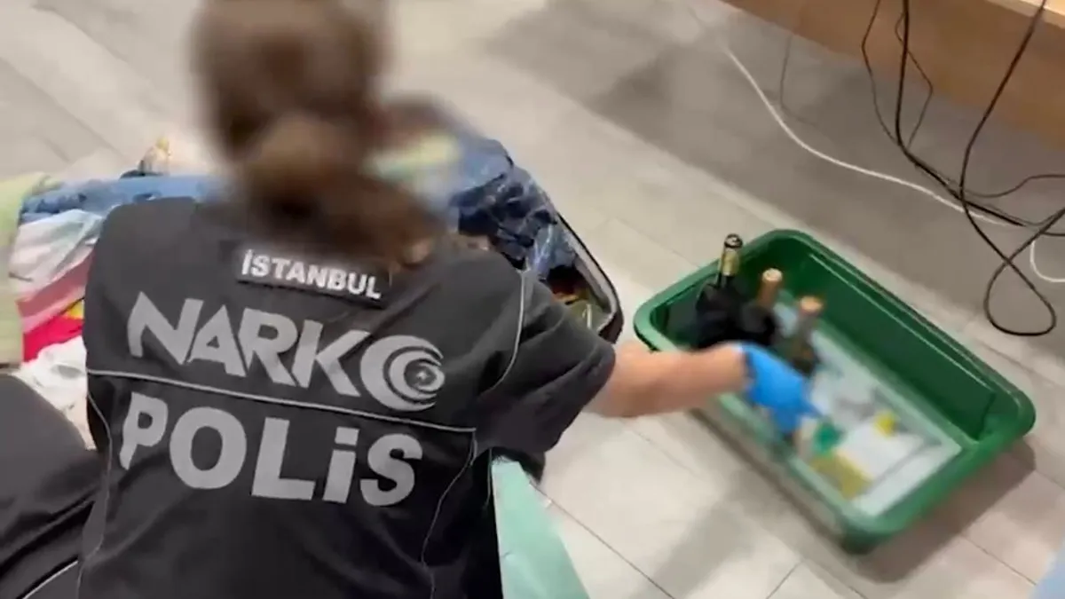 SON DAKİKA… Alkol şişelerinde uyuşturucu sevkiyatı: Gözaltına alınan 2 kurye tutuklandı! SON DAKİKA… Alkol şişelerinde uyuşturucu sevkiyatı: Gözaltına alınan 2 kurye tutuklandı!
