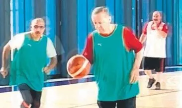Erdoğan’ın basketbol performansı göz doldurdu: Masada, sahada, sporda mücadeleye devam