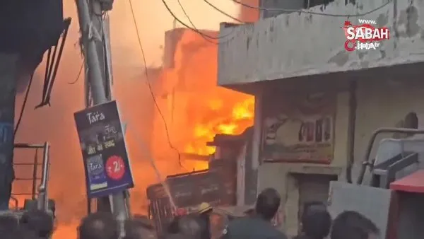 Hindistan'da boya üretim atölyesinde yangın: 11 ölü | Video