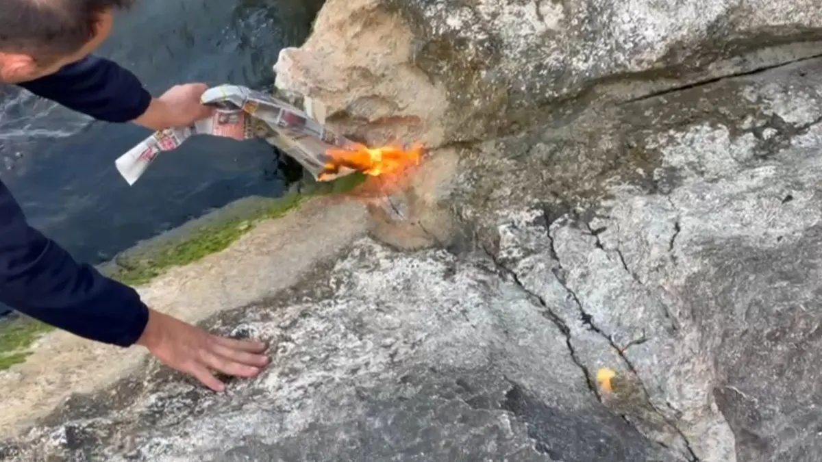 Suları çekilen Eğirdir Gölü’nde inanılmaz olay: Çakmağı çakmasıyla kayalıklar alev aldı! Suları çekilen Eğirdir Gölü’nde inanılmaz olay: Çakmağı çakmasıyla kayalıklar alev aldı!