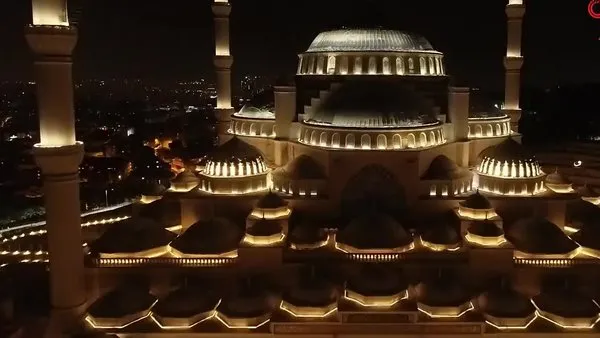 Beyaz örtüye bürünen Çamlıca Camii hayran bıraktı | Video