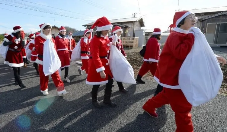 Fukuşima’dan kurtarılanlara Noel Baba sürprizi