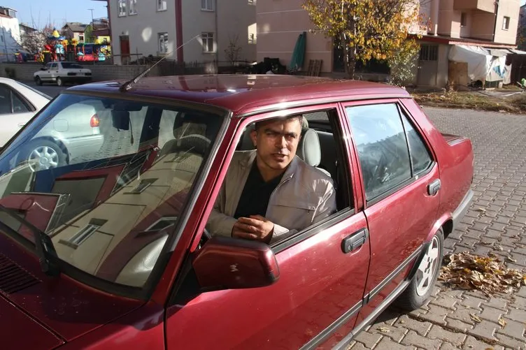 ’Kara Şimşek’e özendi, 1993 model otomobilini konuşturdu